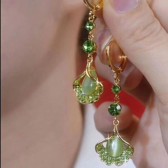 Peridot Green Ginkgo Biloba Crystal Dangle Earrings Gold Teardrop Tassel Drop - Picture 3 of 4